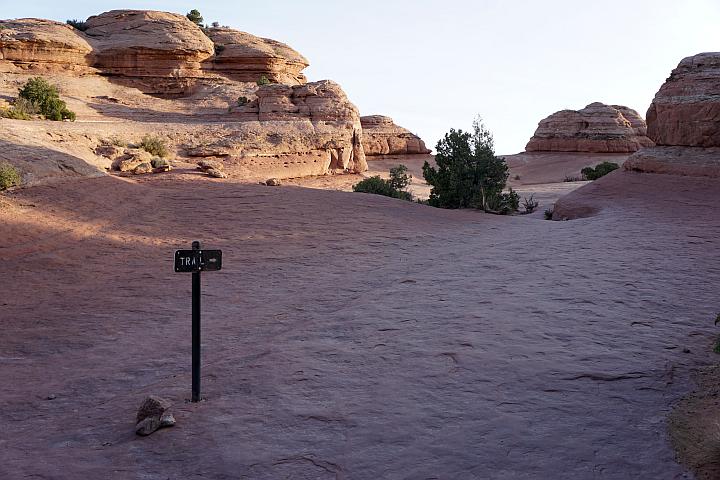 Trail marker on the hike to Delicate Arch