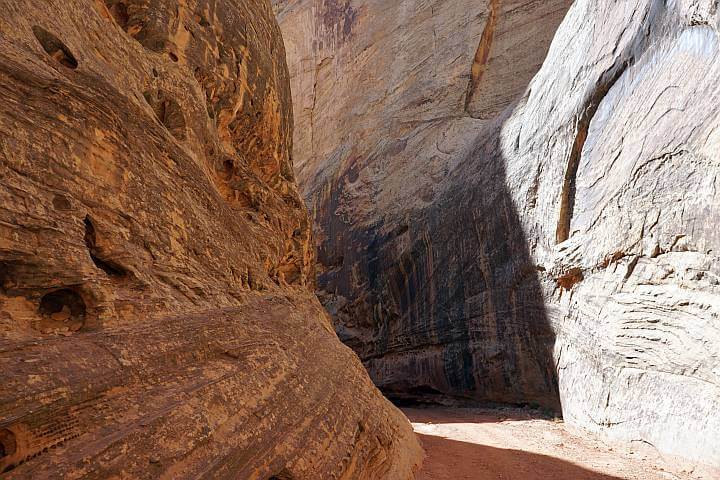 Flat narrow trail through canyon walls at Grand Wash Trail Utah