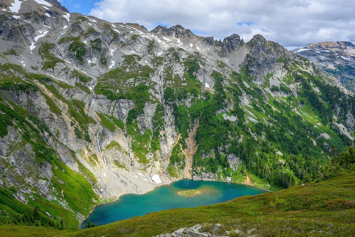 Doubtful Lake North Cascades hiking.