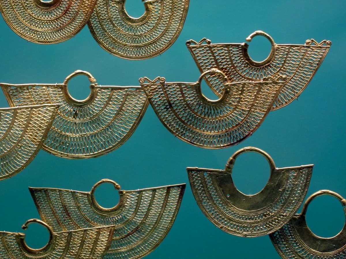 Gold earrings at Museo de Oro Cartagena.